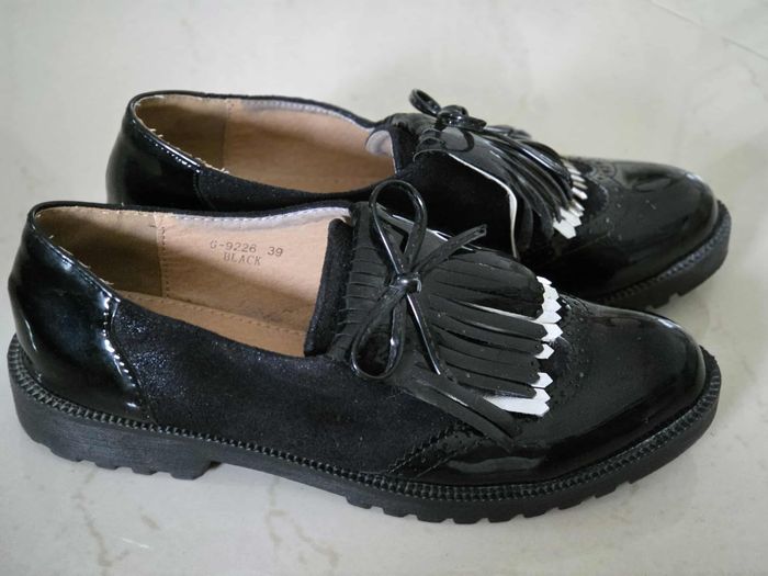 derbies vernis noirs T39