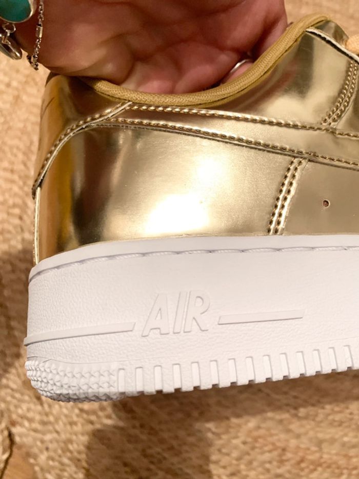 Magnifique baskets Nike Air Force 1 Gold Metallic  | Sneakers collector en 42,5 - photo numéro 10