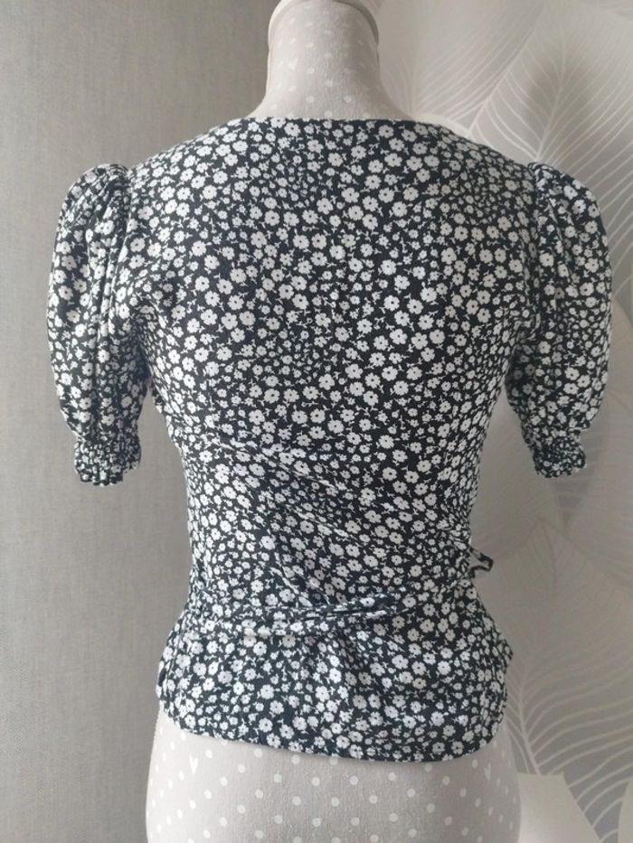 Blouse cache-cœur à fleurs xs NEUVE - photo numéro 2