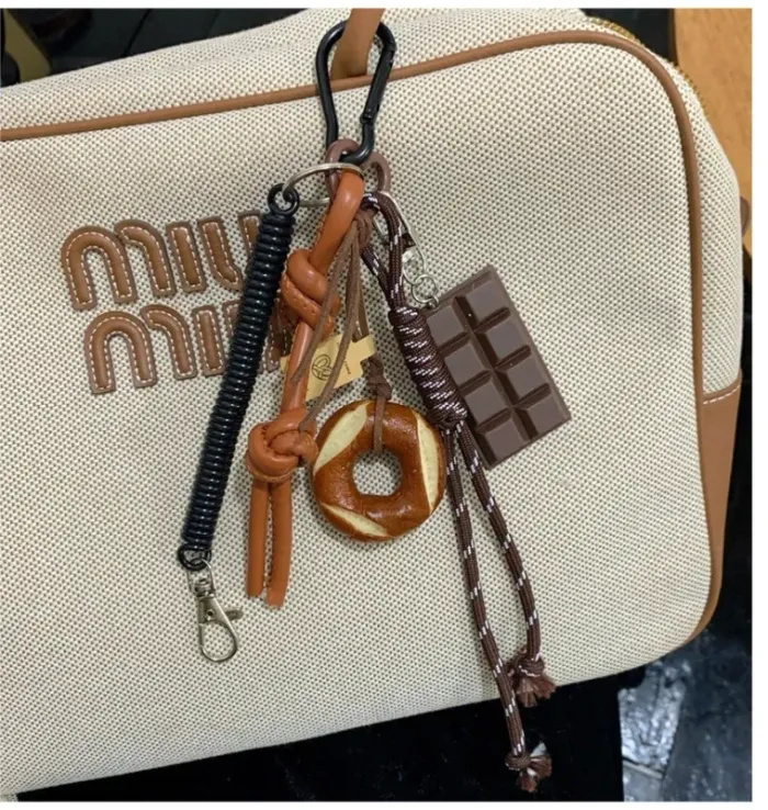 Porte clé Bijou bretzel , tablette chocolat neuf - photo numéro 2