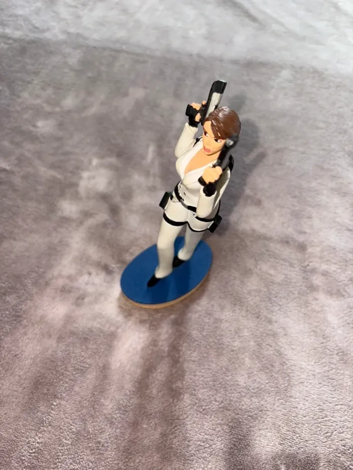 Figurine de collection Tomb Raider Lara Croft en très bon état. - photo numéro 6