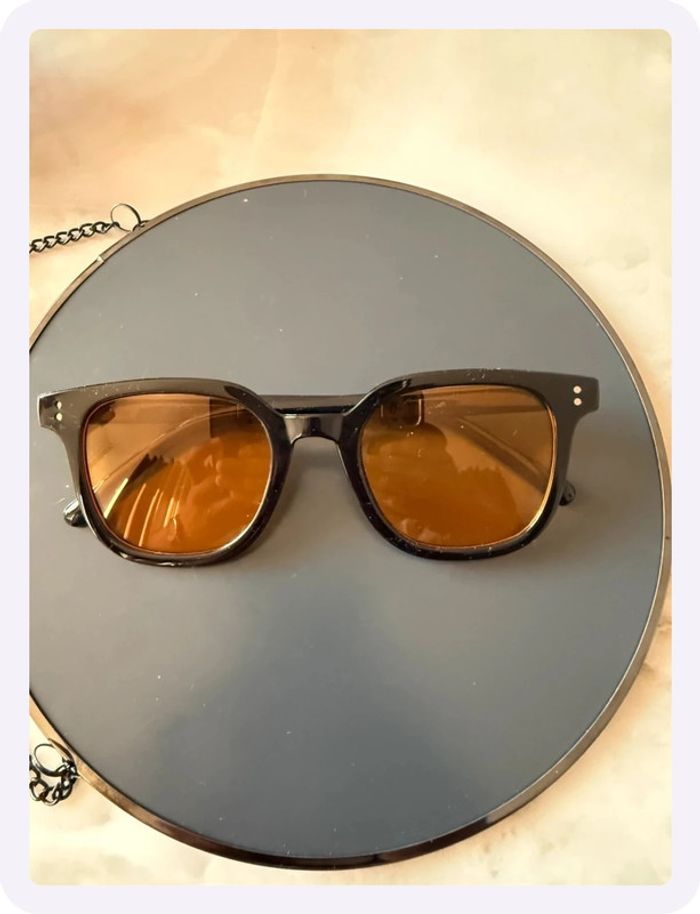 Lunette de soleil noire / jaune