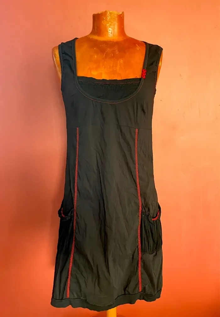 Robe noire et rouge originale vintage