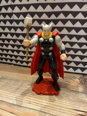 Figurine Thor Marvel 12/13 cm très bon état.