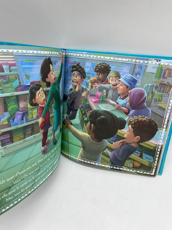 Livre Histoire Collection les grands classique Disney Alerte Rouge  Disney Neuf - photo numéro 2