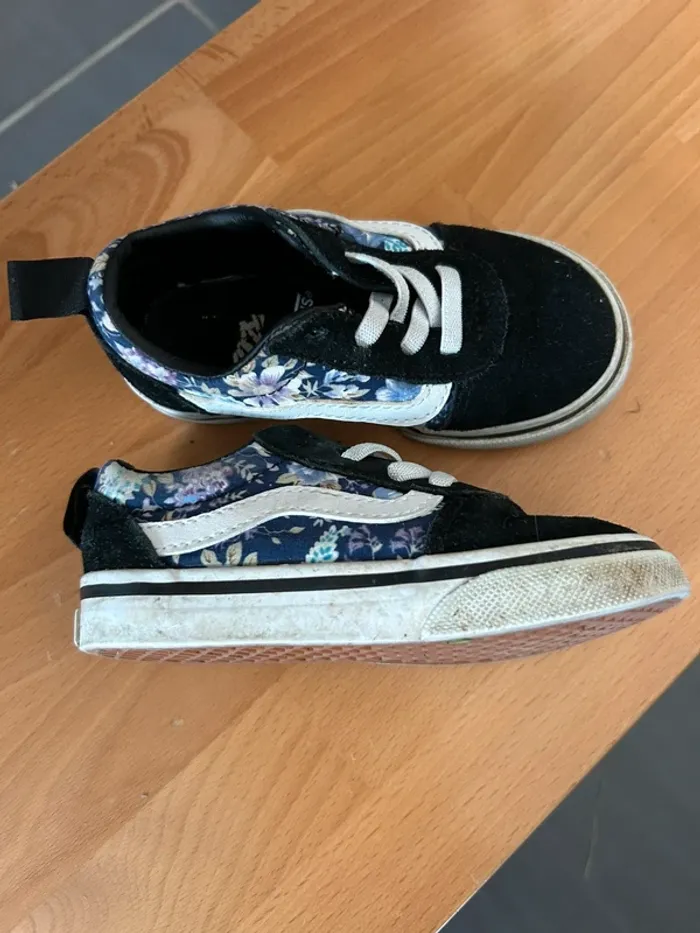 Baskets Vans fille 23,5 noir/blanc à fleurs – très bon état 🌸 - photo numéro 2