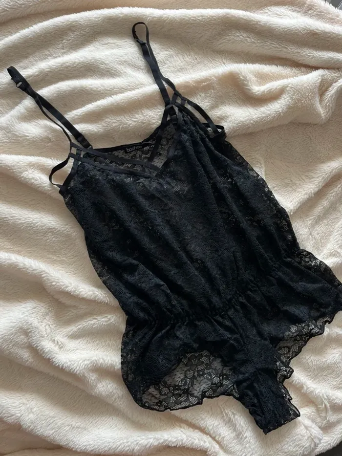 Combi-short pyjama noir Boohoo – Dentelle sexy  – Taille M - photo numéro 2