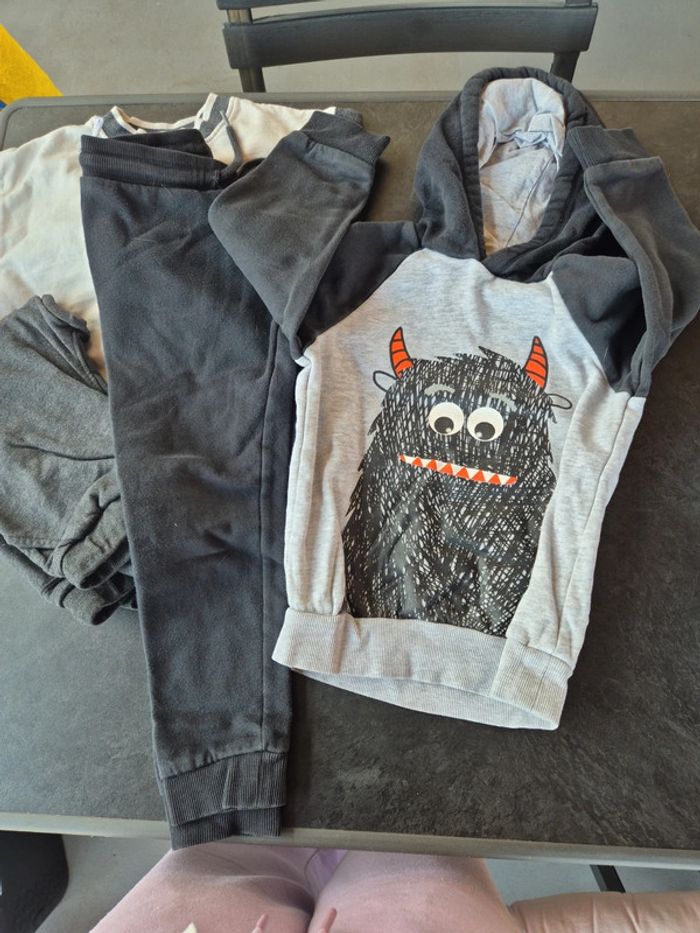 Lot 2 joggings 5 ans - photo numéro 2