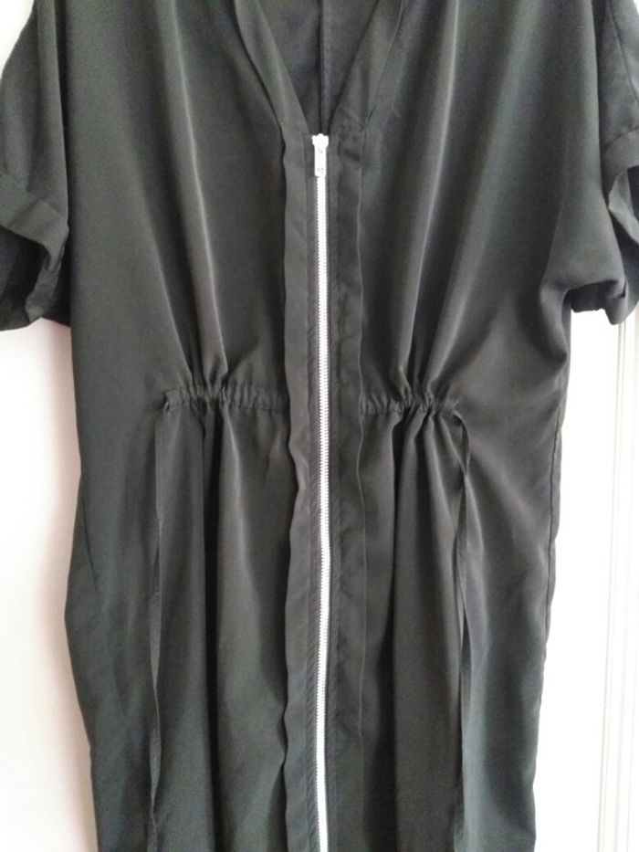 Robe noire zippée