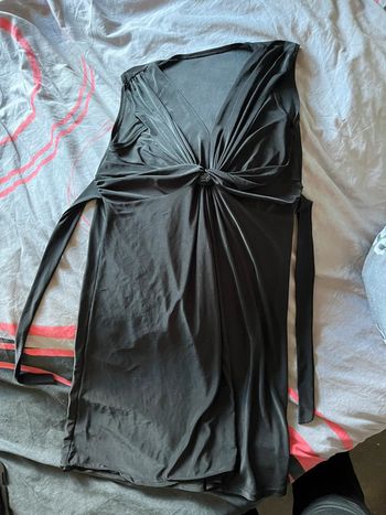 Robe noire fluide à nouer