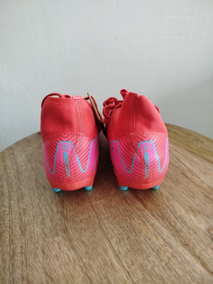Crampons Nike T 37,5 - photo numéro 7