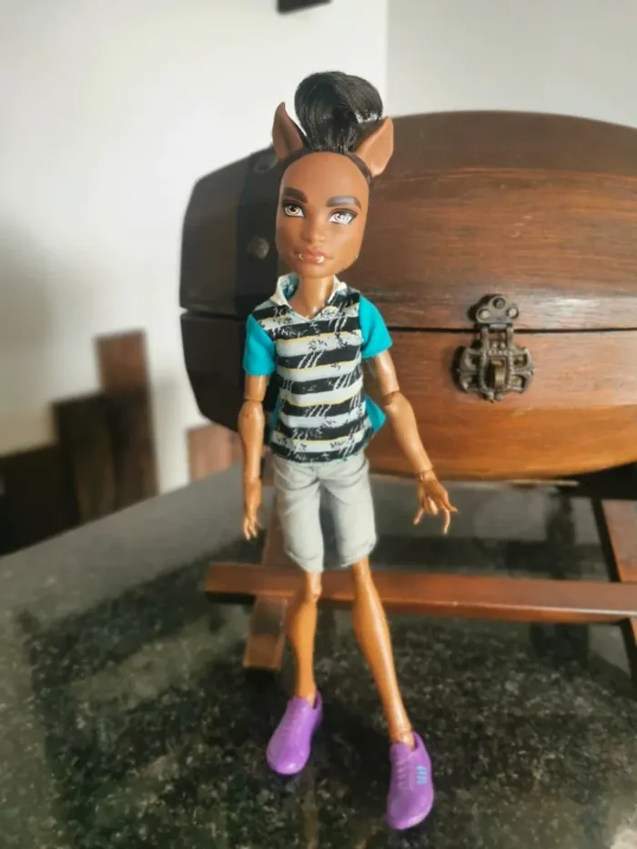 Poupée monster high Clawd wolf.