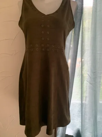 Robe stradivarius effet daim vert kaki taille M taille 38