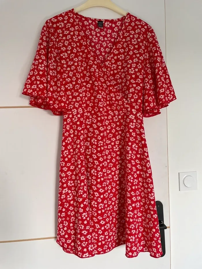 Robe rouge à fleurs - photo numéro 3