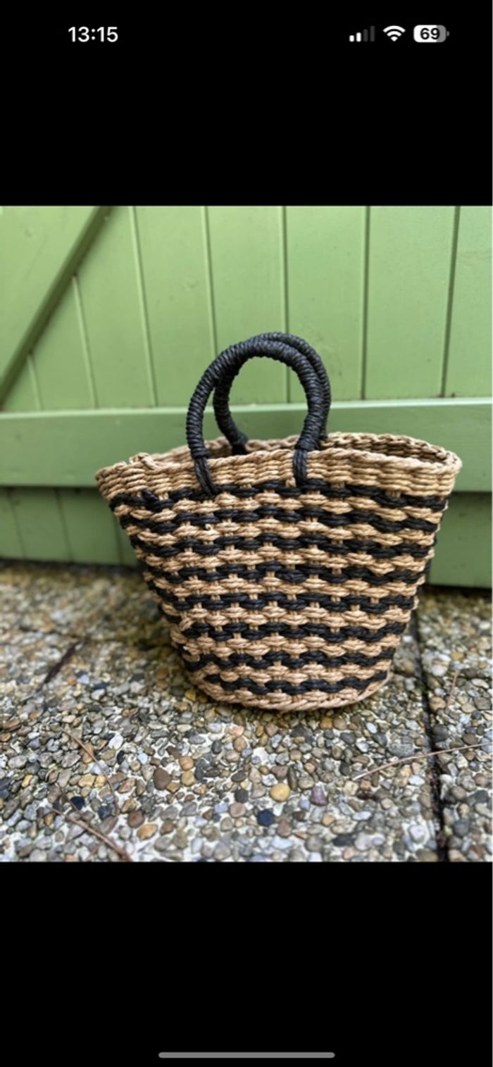 Panier noir et osier