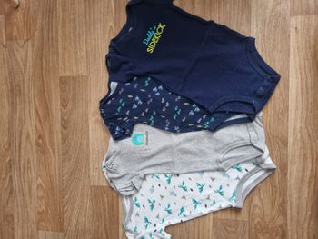 Lot bodies Carter's 12 mois