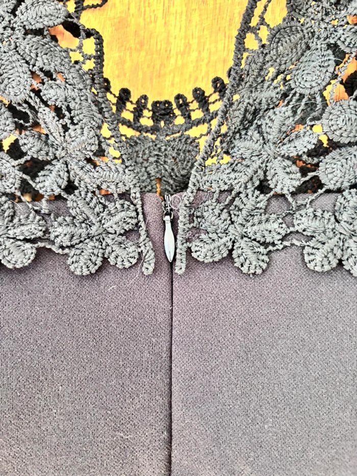 Petite robe noire à dentelle - photo numéro 4