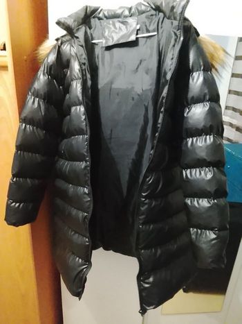 Manteau avec capuche fausse fourrure 