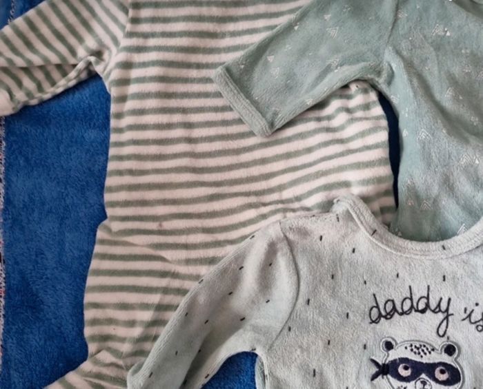 Lot Pyjamas 1 mois - photo numéro 4