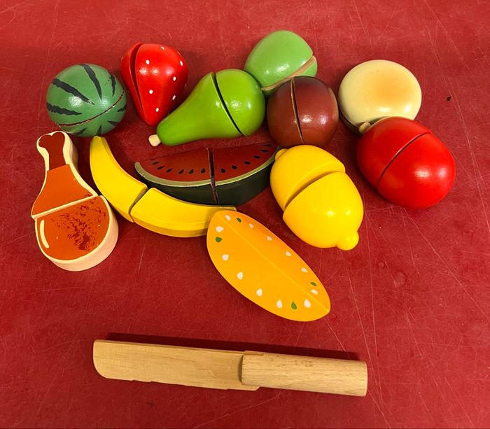 Fruits et légumes à découper en bois