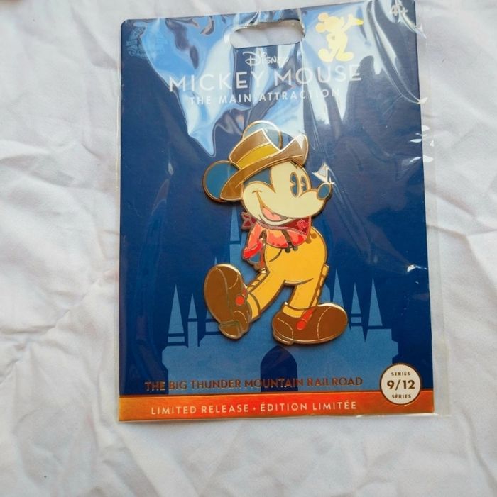 Pins Disney mickey the main attraction