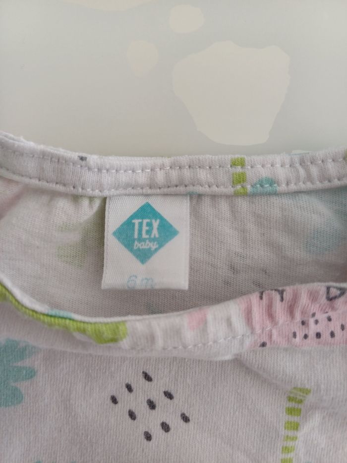 Combishort  bébé fille taille 6 mois - photo numéro 2