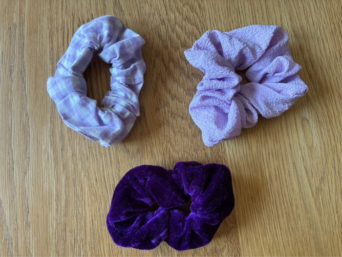 3 chouchous violet