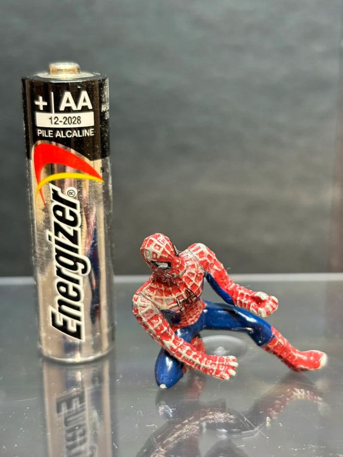Toute petite figurine mini figure Spiderman super héros - photo numéro 3