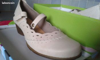 Chaussures en cuir neuves