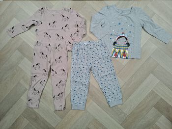 Lot de 2 pyjamas demi-saison taille 4 ans