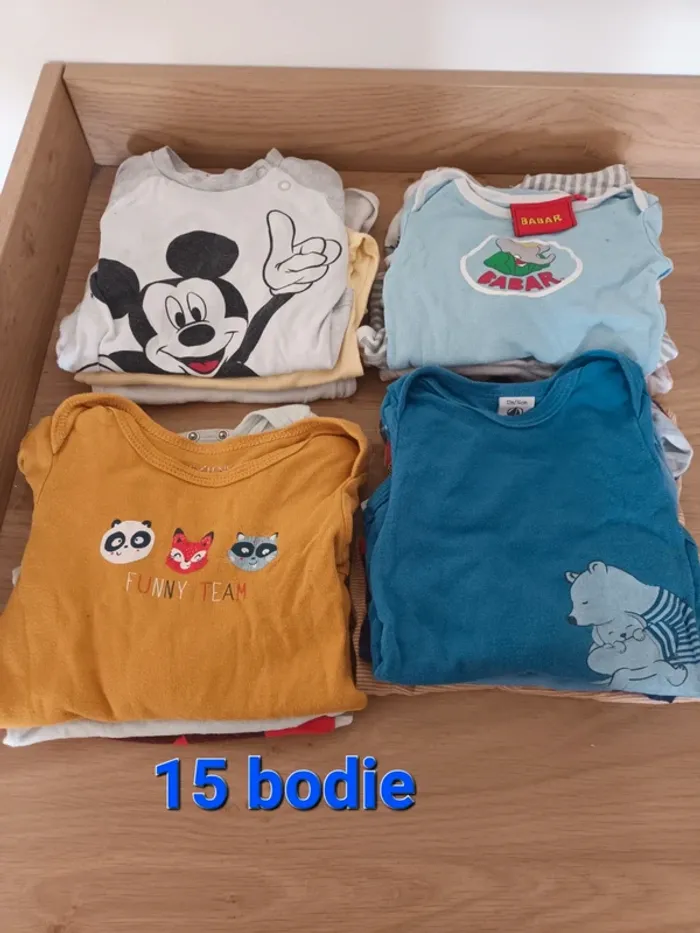 Lot bodie bébé 12 mois
