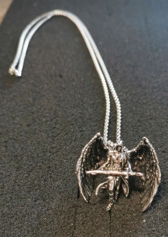 Collier et pendentif gothique 3D guerrier