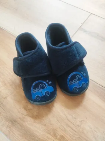 Paire de chaussons marine garçon pointure 23