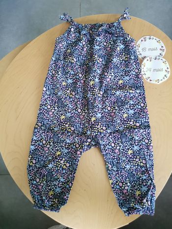 Combinaison d'été fleurie 12/18 mois HM très bon état