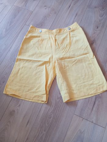 Short large jaune 