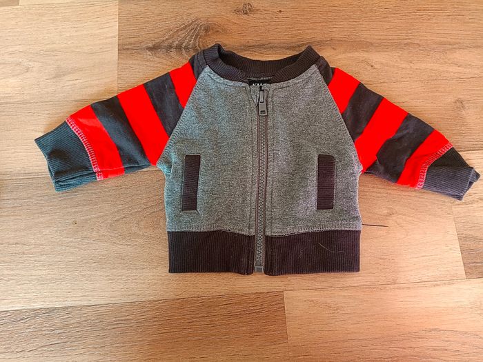 Lot 2 gilets 1 mois - photo numéro 2