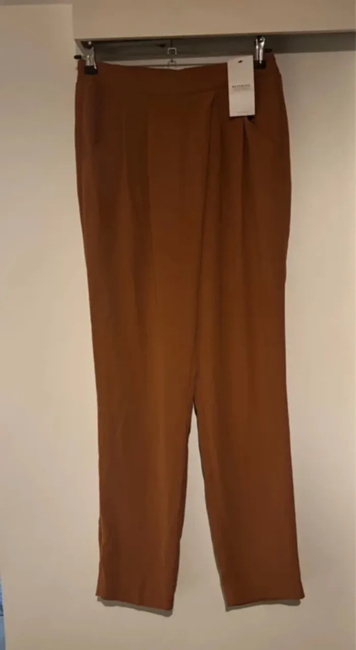 Pantalon carotte camel Reserved T38 neuf - photo numéro 8