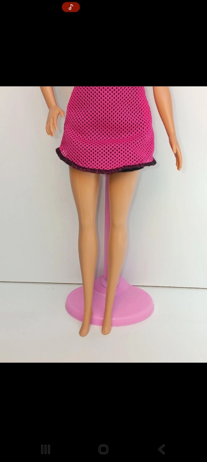 Poupée mattel barbie Barbie You Can Be Anything Rockstar , métiers poupée Rockstar GDJ34
Poupée et ensemble compris - photo numéro 3