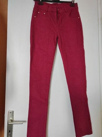 Pantalon rouge bordeaux effet croco 36