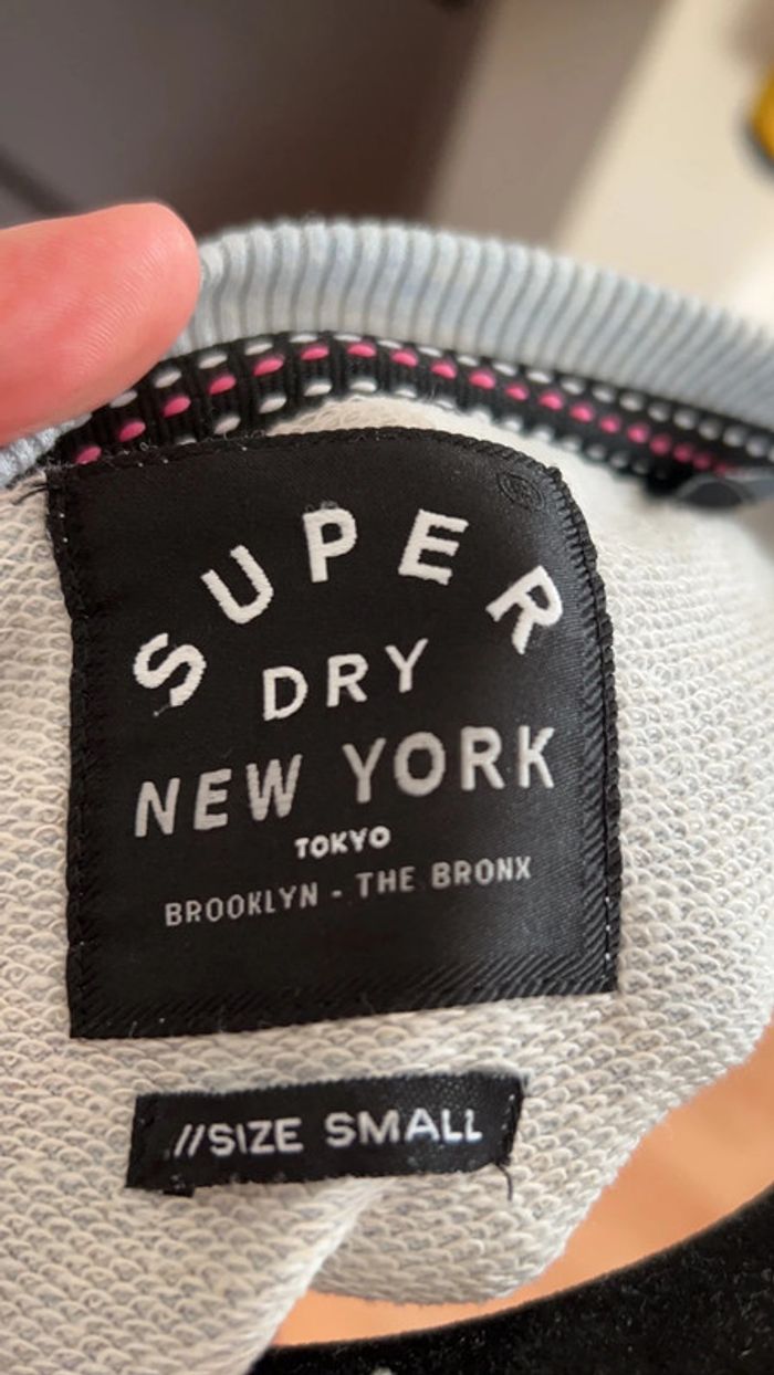 Sweat superdry motif rose taille S - photo numéro 3