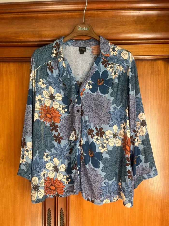 Chemise à fleur avec jabot