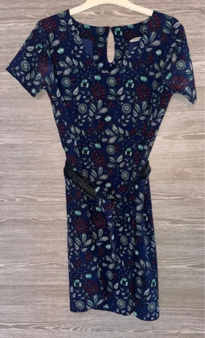 Robe kaporal tbe 40 Se porte ceinturée ou non