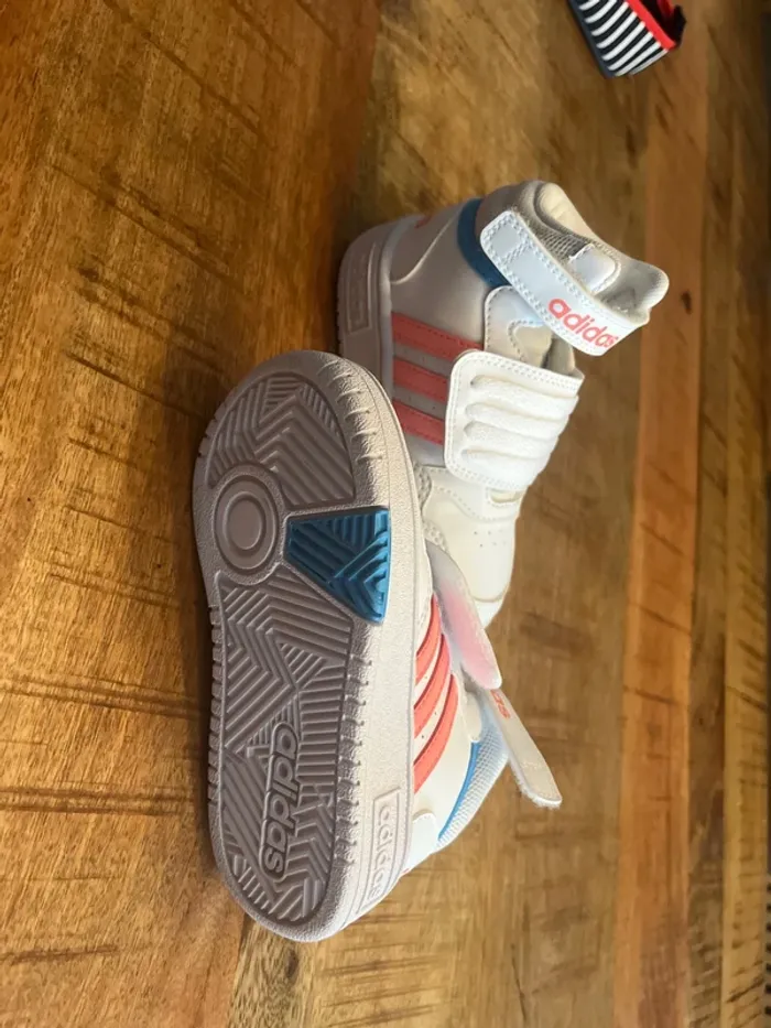 Sneakers Adidas neuves T25 - photo numéro 2