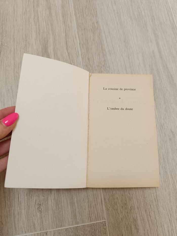 Livre Harlequin collection Royale - photo numéro 3