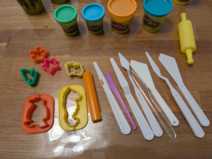 Lot de pâtes à modeler et accessoires pour modeler - photo numéro 10