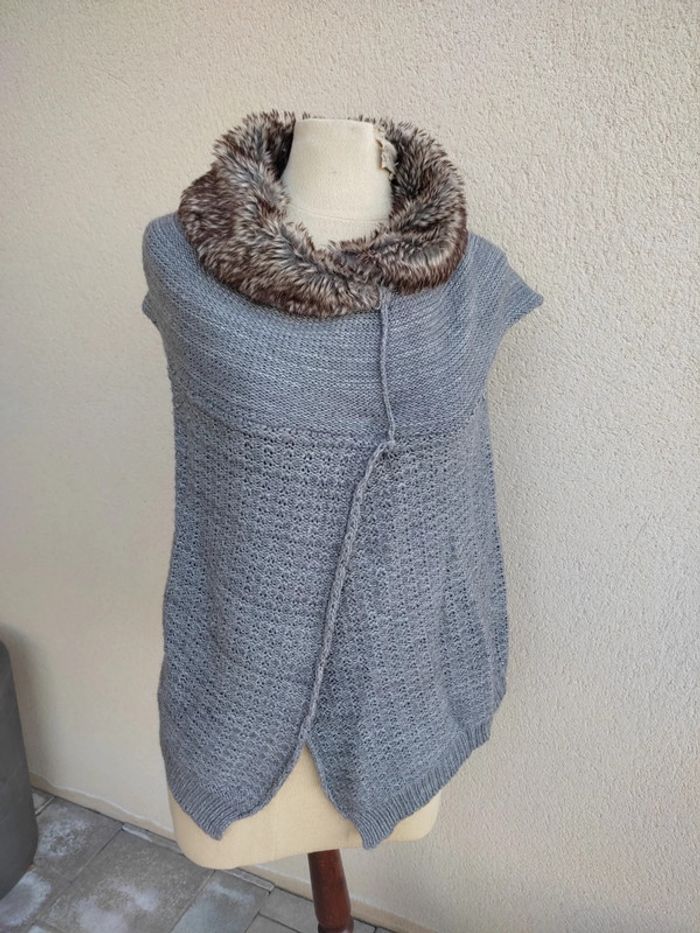 Veste sans manche fausse fourrure