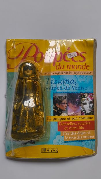 Poupée folklorique de Venise en porcelaine 