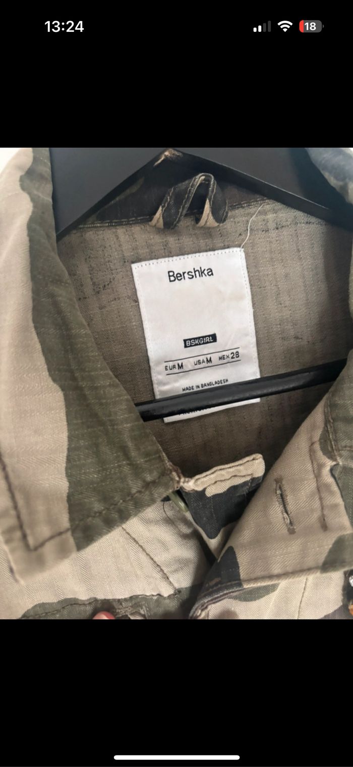 Veste imprimé militaire avec motif dans le dos bershka - photo numéro 2
