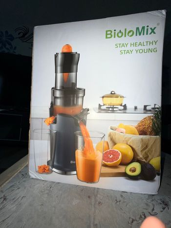 Biolomix wide chute slow masticating juicer neuf