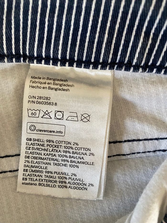Short H&M marine et blanc à rayures style marinière taille 34 - photo numéro 8
